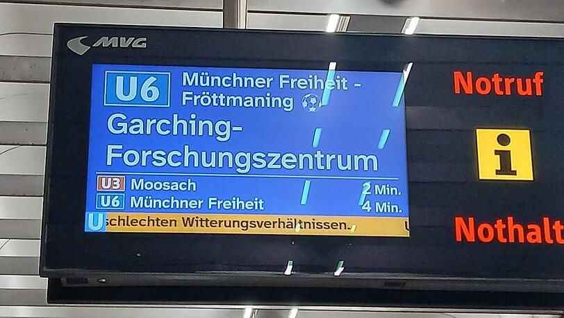 Schlechte Witterung? Diese U-Bahn-Anzeigen dürften den einen oder anderen Fahrgast der U6 am Morgen überrascht haben. Schlechte Witterung? Diese U-Bahn-Anzeigen dürften den einen oder anderen Fahrgast der U6 am Morgen überrascht haben.