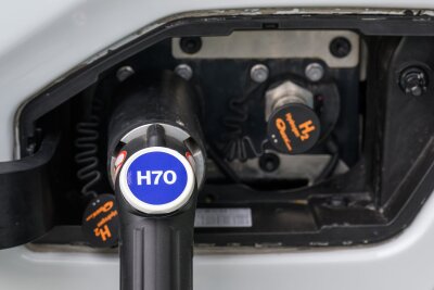 BMW schließt Leipziger Werk an Wasserstoffnetzwerk an - Ab 2027 soll das Leipziger BMW-Werk über eine Pipeline mit Wasserstoff versorgt werden. (Archivbild)