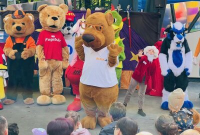 Bunte Plüschriesen im Küchwald: Maskottchentreffen lädt ein - Die Besucher konnten auch wieder ihr Lieblingsmaskottchen wählen.