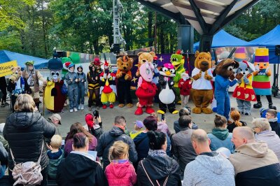 Bunte Plüschriesen im Küchwald: Maskottchentreffen lädt ein - Die Besucher konnten auch wieder ihr Lieblingsmaskottchen wählen.