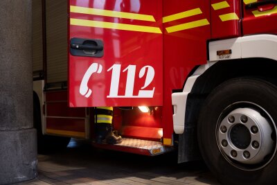 Explosion in Chemnitzer Wohnhaus - Nach einer Explosion evakuierten Einsatzkräfte ein Mehrfamilienhaus. (Symbolbild)