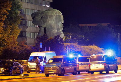 Zwei Verletzte bei nächtlicher Auseinandersetzung in Chemnitzer City - Am Samstag wurden Rettungskräfte und Polizei gegen 23.30 Uhr in Chemnitz zur Brückenstraße gerufen.