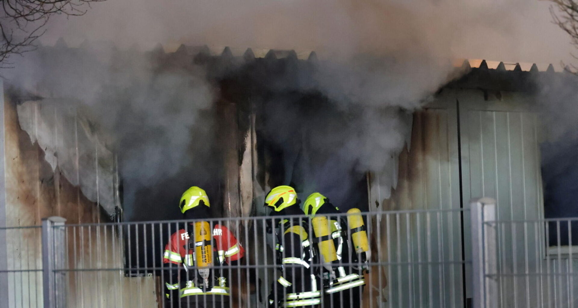 Videos von Feuer vor Gericht gezeigt