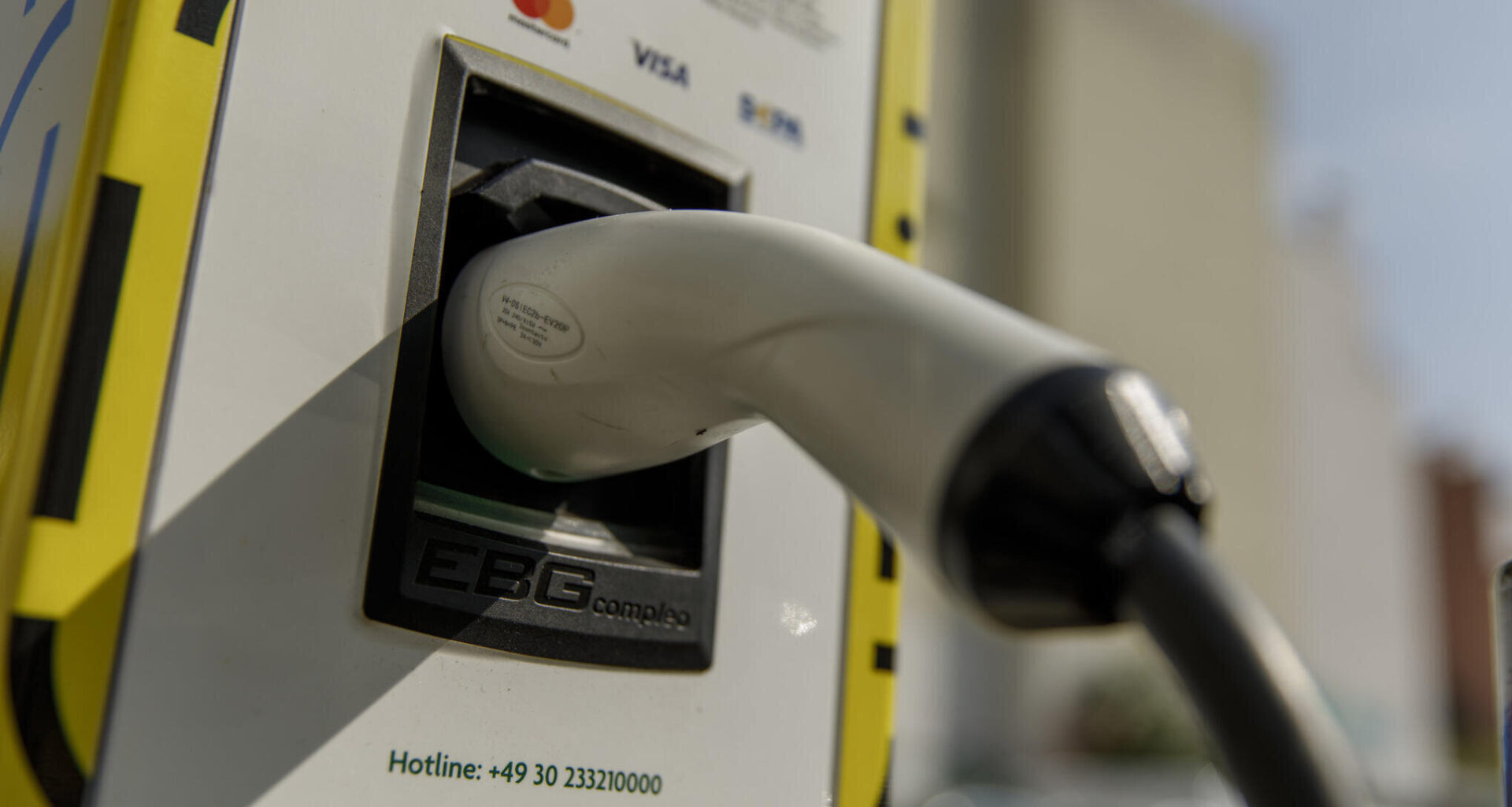 Erneut drei E-Ladekabel geklaut – Polizei stellt verdächtigen Radfahrer (ohne Licht)