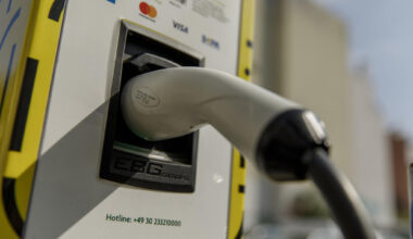 Erneut drei E-Ladekabel geklaut – Polizei stellt verdächtigen Radfahrer (ohne Licht)