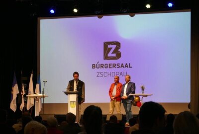 Motorradstadt Zschopau vergibt vier Ehrenmedaillen - Im Bürgersaal wurde für jeden Geehrten eine Laudatio gehalten.