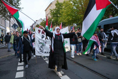 1.500 Teilnehmende bei Demonstration von Handala in Leipzig - Rund 1.500 Menschen beteiligten sich am Dienstagabend an dem Protestzug, der im Park Rabet startete und durch die Innenstadt führte. Foto: EHL Media