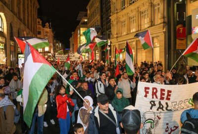 1.500 Teilnehmende bei Demonstration von Handala in Leipzig - Am Abend zog der Protestzug durch die Leipziger Innenstadt – laut Stadtverwaltung verlief die Versammlung überwiegend friedlich. Foto: EHL Media