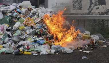 Brand in Müllfahrzeug in Chemnitz: Feuerwehr im Einsatz