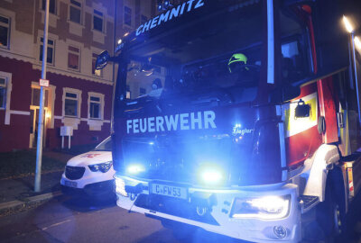 Rauchmelder verhindern Schlimmeres - Die Feuerwehr Chemnitz rückte mit mehreren Fahrzeugen und Kräften an, um den Brand schnell unter Kontrolle zu bringen.