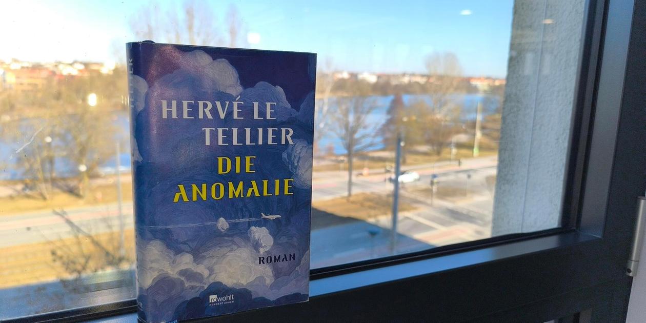 „Die Anomalie“ von Hervé Le Tellier: Buchtipp oder fades Gedankenspiel?