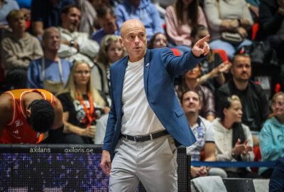 Niners Chemnitz feiern dritten Sieg in Folge - Die Niners Chemnitz erkämpften ihren dritten Sieg in Folge. In der Basketball-Bundesliga sorgte das Team von Trainer Rodrigo Pastore mit einem 111:88 gegen MHP Riesen Ludwigsburg für einen deutlichen Heimerfolg.