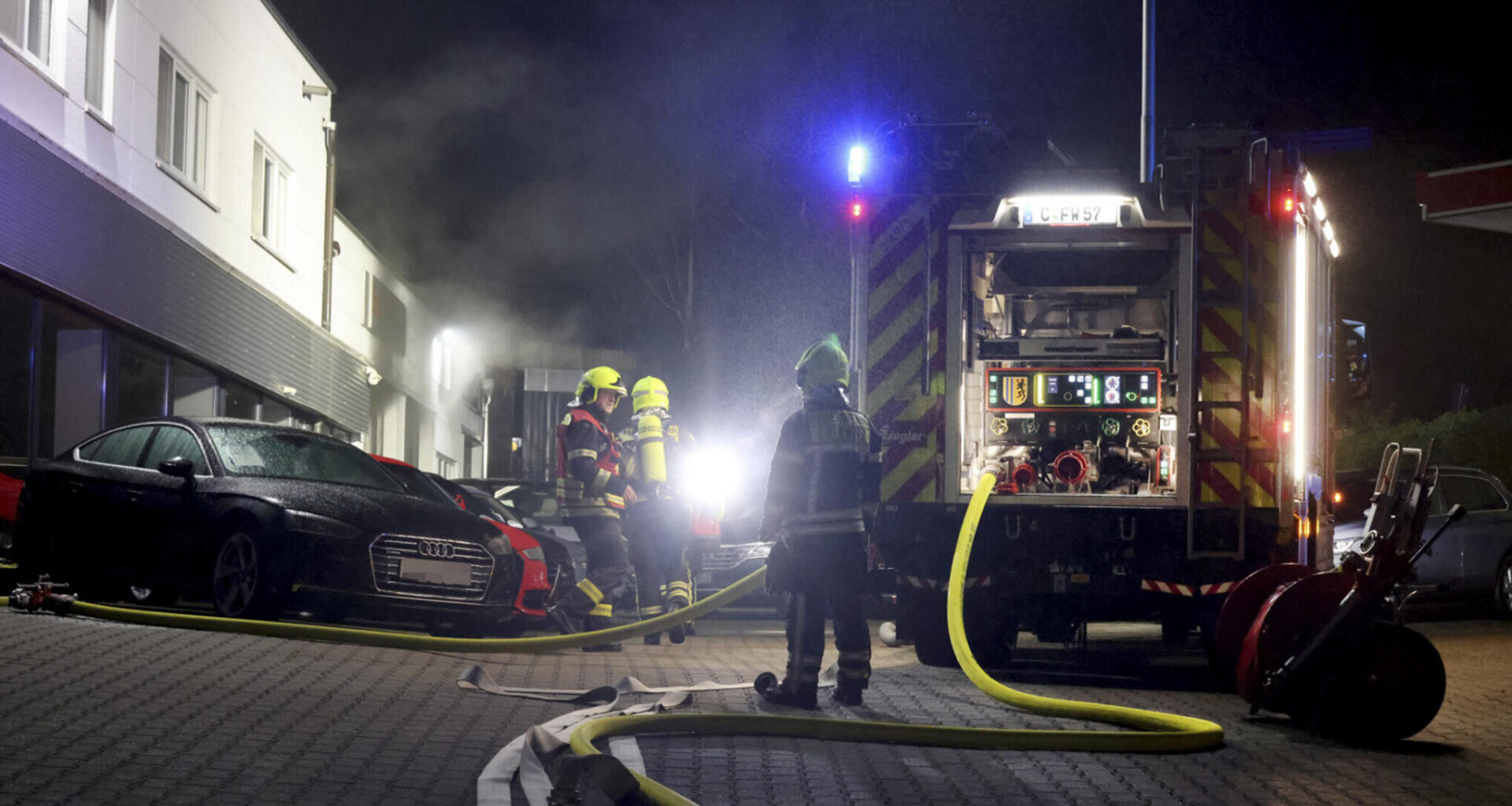 Feuer in Chemnitzer Autowerkstatt ausgebrochen