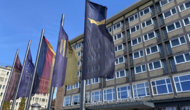 Was weht denn da? Kuriose Flagge vor Chemnitzer Hotel