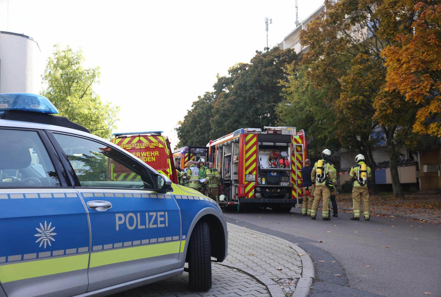 Brand in Mehrfamilienhaus: Zehn Verletzte, Wohnungen unbewohnbar