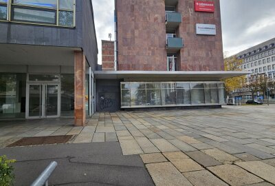 Ladenschließung in Chemnitzer Innenstadt: Abschied von einem Stück Feierkultur - Auch im angrenzenden Geschäft ist nach wie vor offen, wie es weitergeht.
