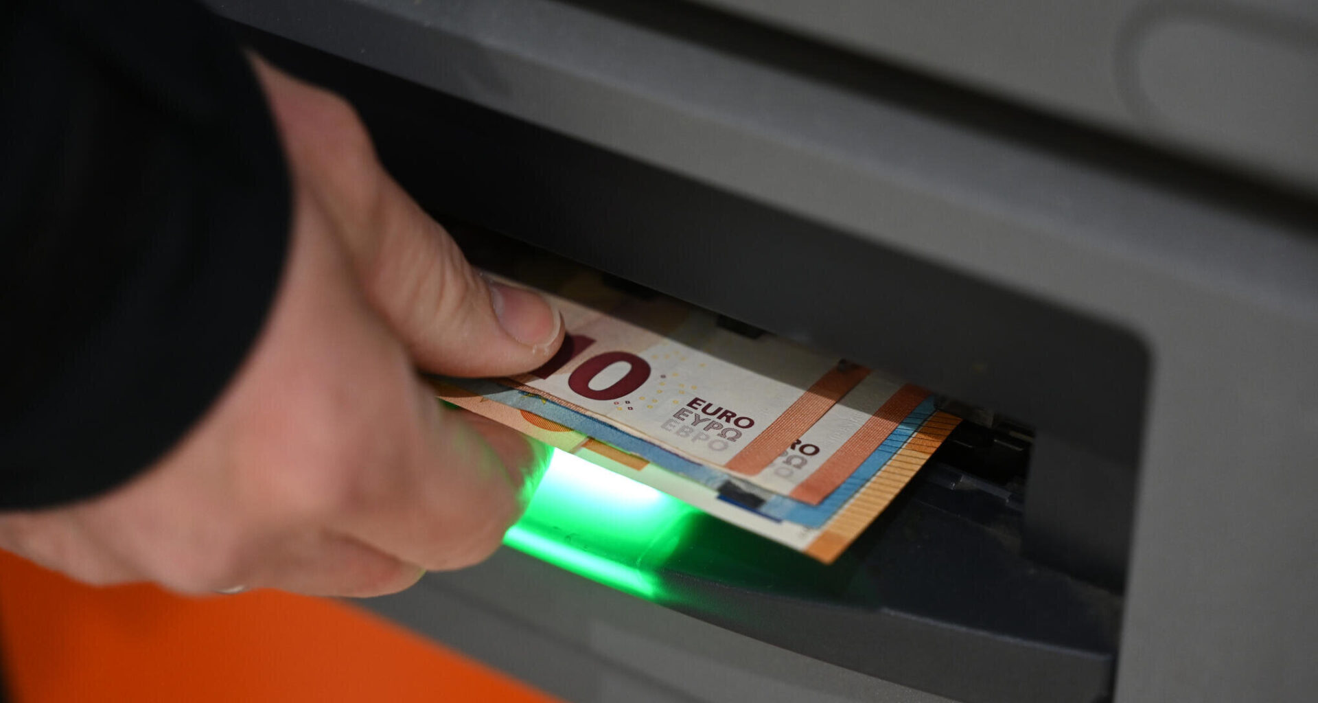 65-Jähriger bohrt Geldautomat in Chemnitz an