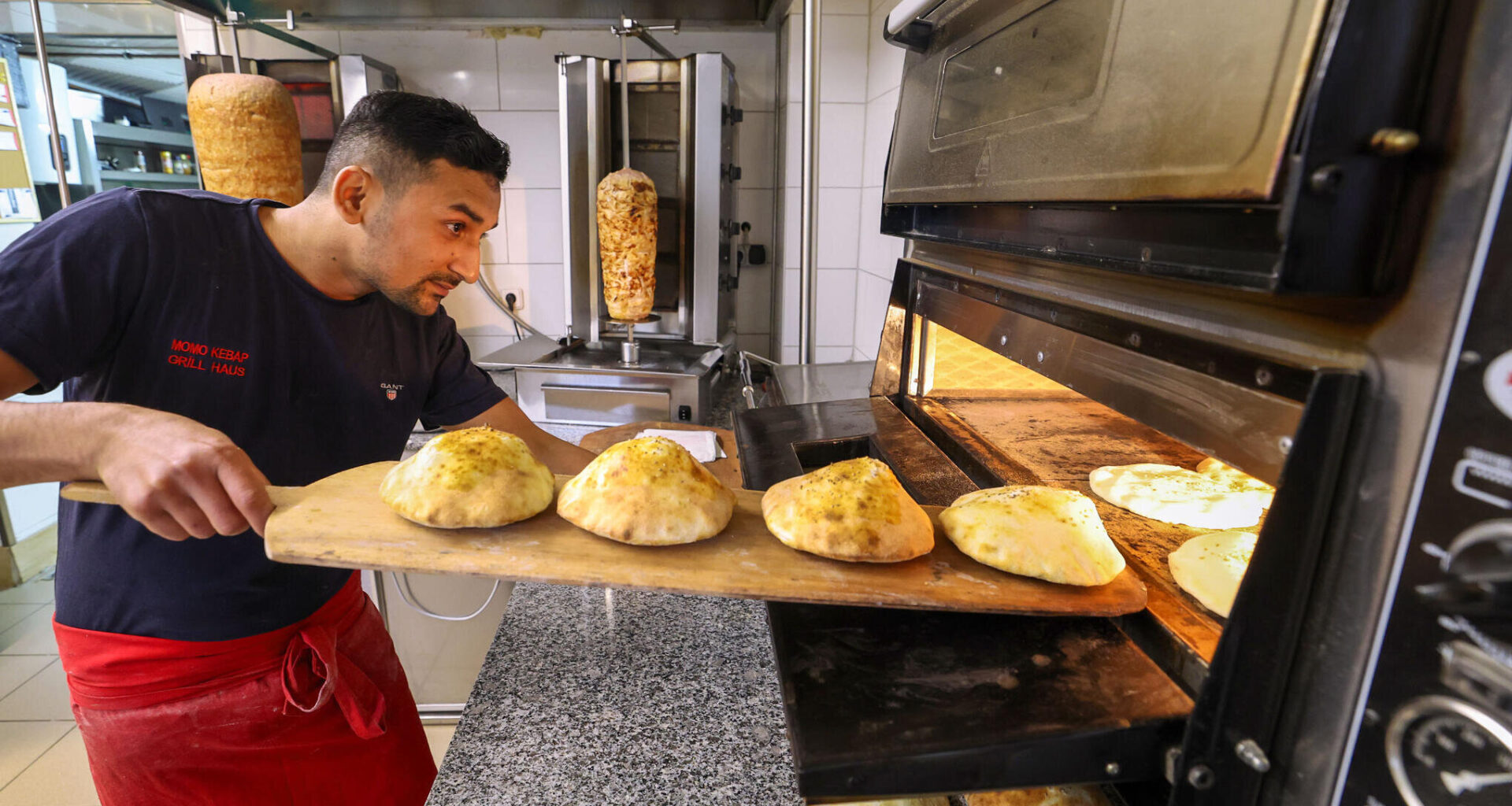 Dönermann in Gersdorf backt sein Fladenbrot täglich selbst