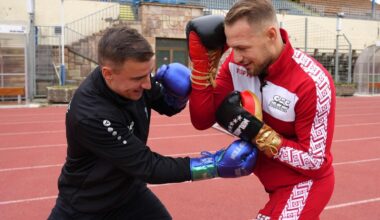 CFC- Keeper Daniel Adamczyk bekommt die Fäuste zu spüren