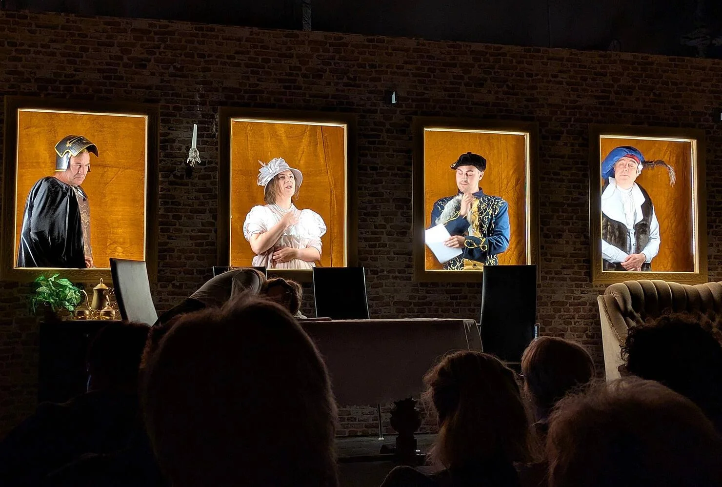 Dieses kleine Dorf im Erzgebirge beeindruckt mit großem Theater-Herbst