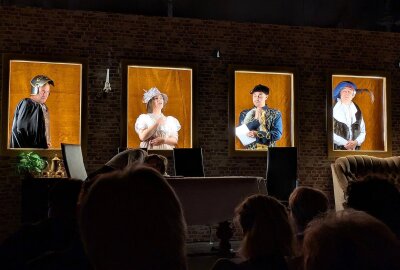 Dieses kleine Dorf im Erzgebirge beeindruckt mit großem Theater-Herbst - Ein Highlight der diesjährigen Vorstellung waren die sprechenden Gemälde an der Wand.