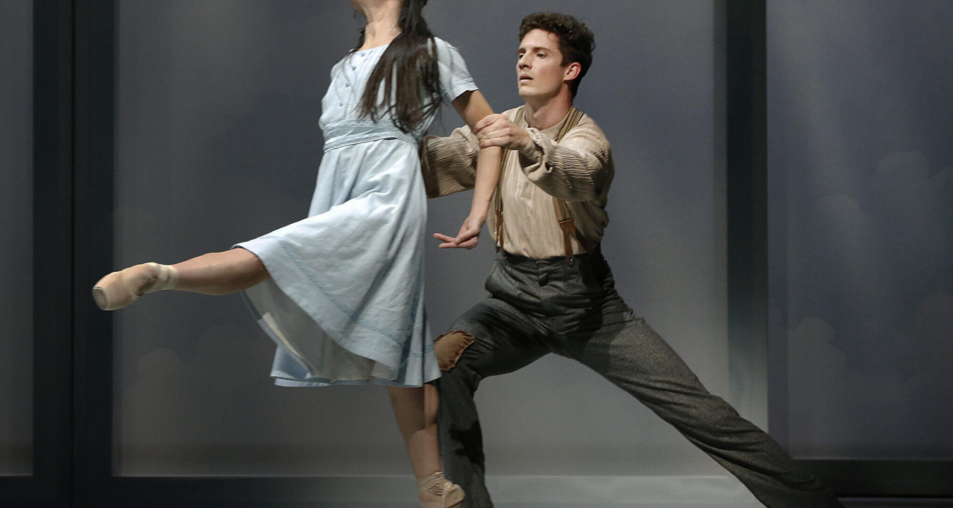 Sabrina Sadowskas bildgewaltige Suche nach dem Glück im Chemnitzer Opernhaus