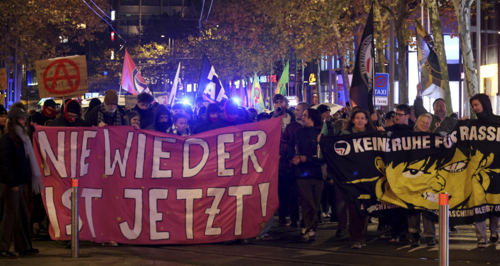 Hunderte in Chemnitz auf der Straße