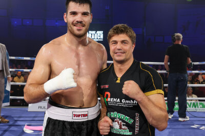 Programm der Chemnitzer SES-Boxgala am 22. November wird konkreter - Ein Team: Boxprofi Michel Dobler (l.) und Trainer Dirk Dzemski.
