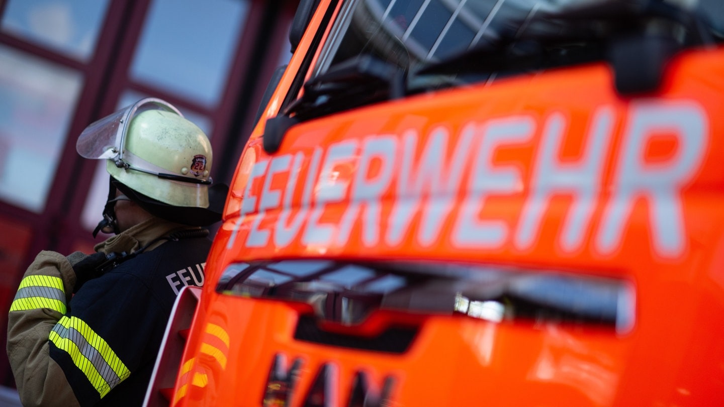 Käfer erledigt, Kommode brennt: Feuerwehreinsatz in Neckargemünd