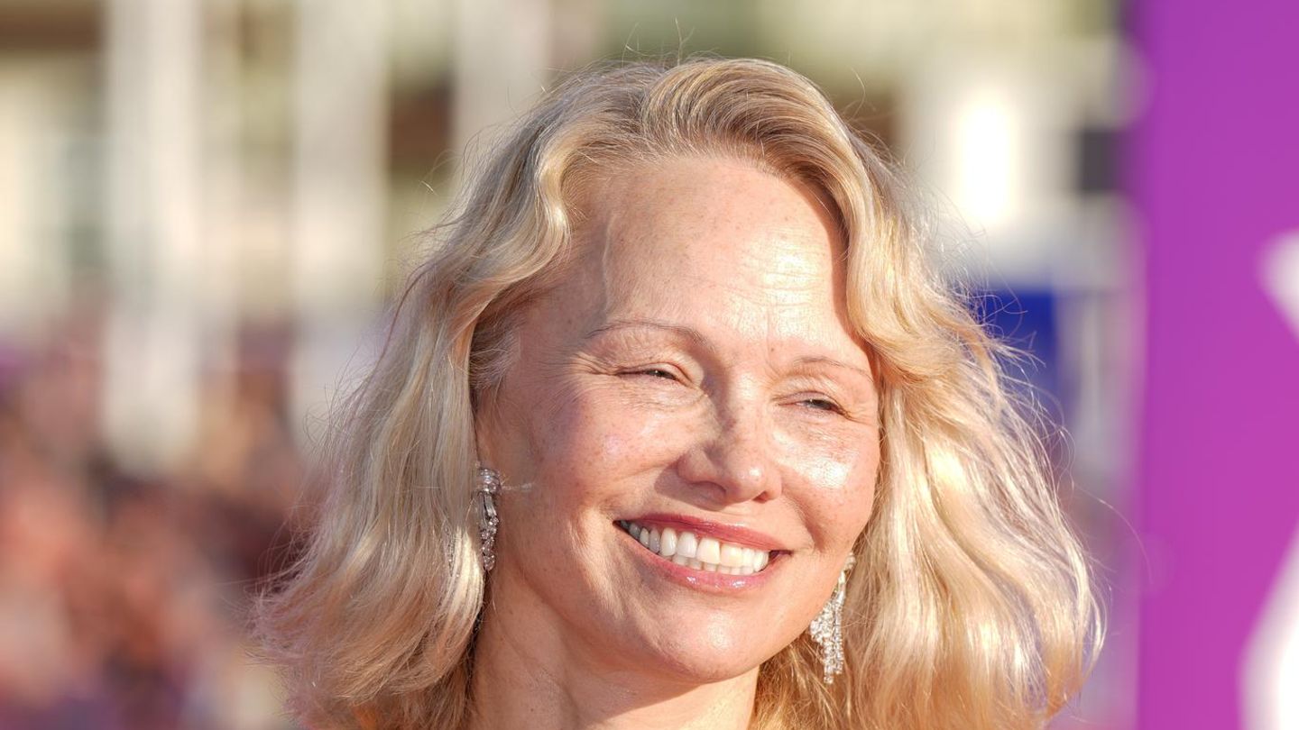 Radikale Veränderung: Pamela Anderson trennt sich von ikonischer Haarfarbe