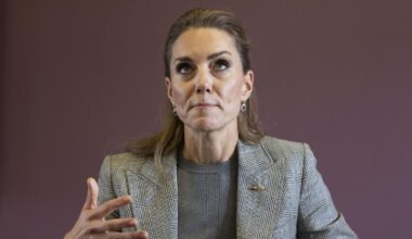 Kate im Hosenanzug – doch plötzlich entschuldigt sie sich für ihren Look