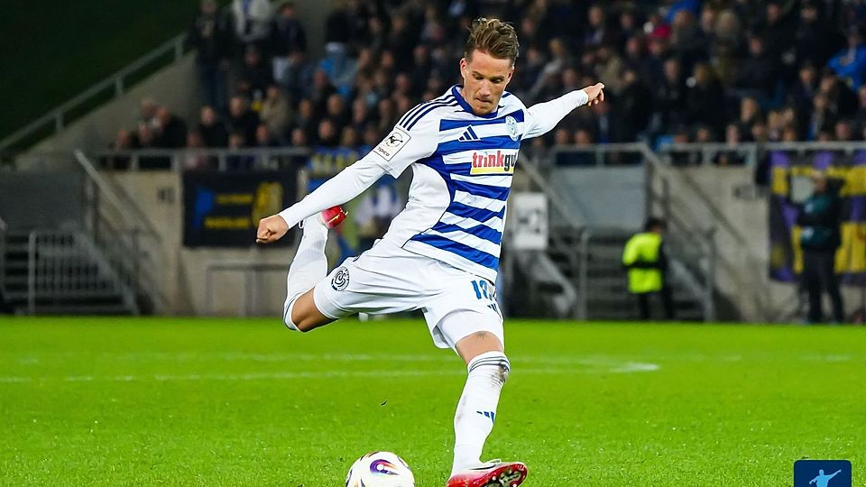 Dietmar Hirsch freut sich auf Flutlichtspiel und "geilen Gegner"