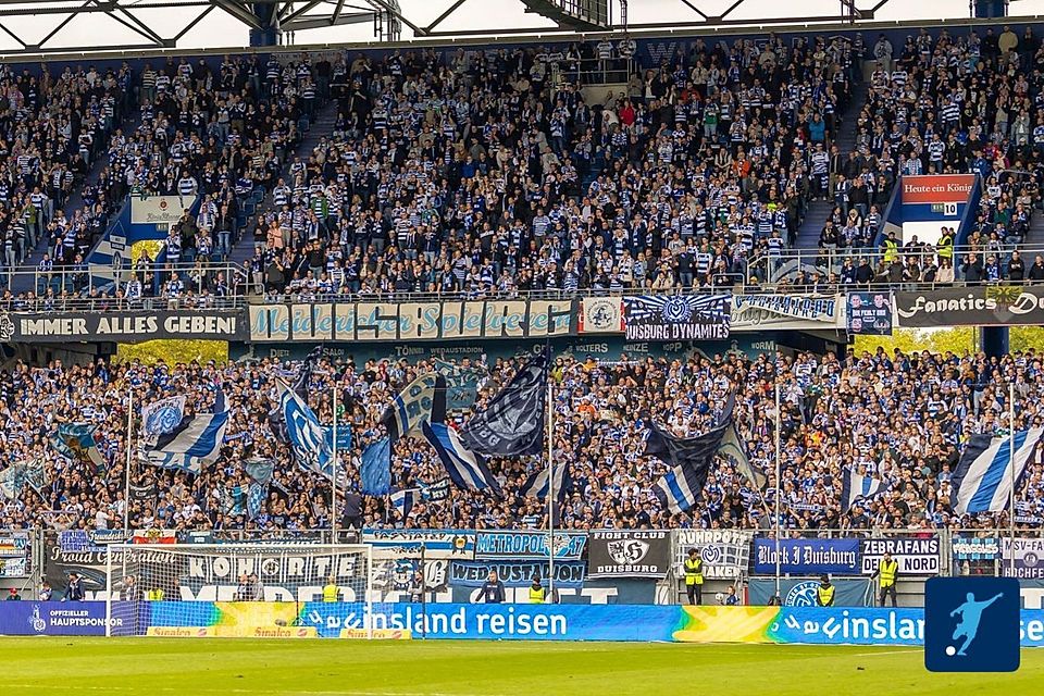 Die MSV-Fans stehen hinter der Mannschaft. Die MSV-Fans stehen hinter der Mannschaft.