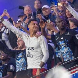 imago images 1061900822 | IMAGO/Matthias Koch Mai 2025: Davie Selke (damals HSV) feiert mit "Jesus is King"-T-Shirt den Bundesliga-Aufstieg