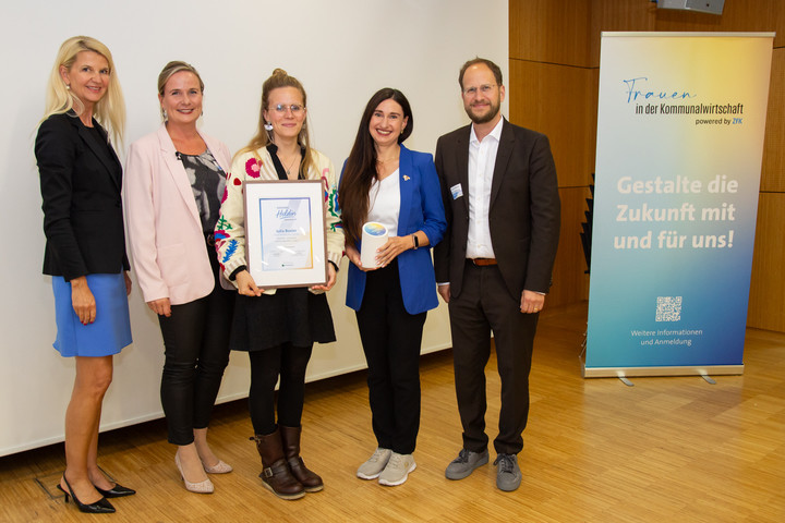 Ridesharing-Dienst swaxi: swa Projektleiterin Julia Boxler ist ZfK Kommunalheldin 2025 - News Augsburg, Allgäu und Ulm