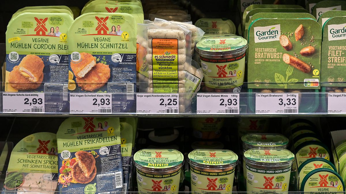 Der Tag: Gewerkschaft und Unternehmen protestieren gegen geplantes EU-Verbot für "vegane Wurst"