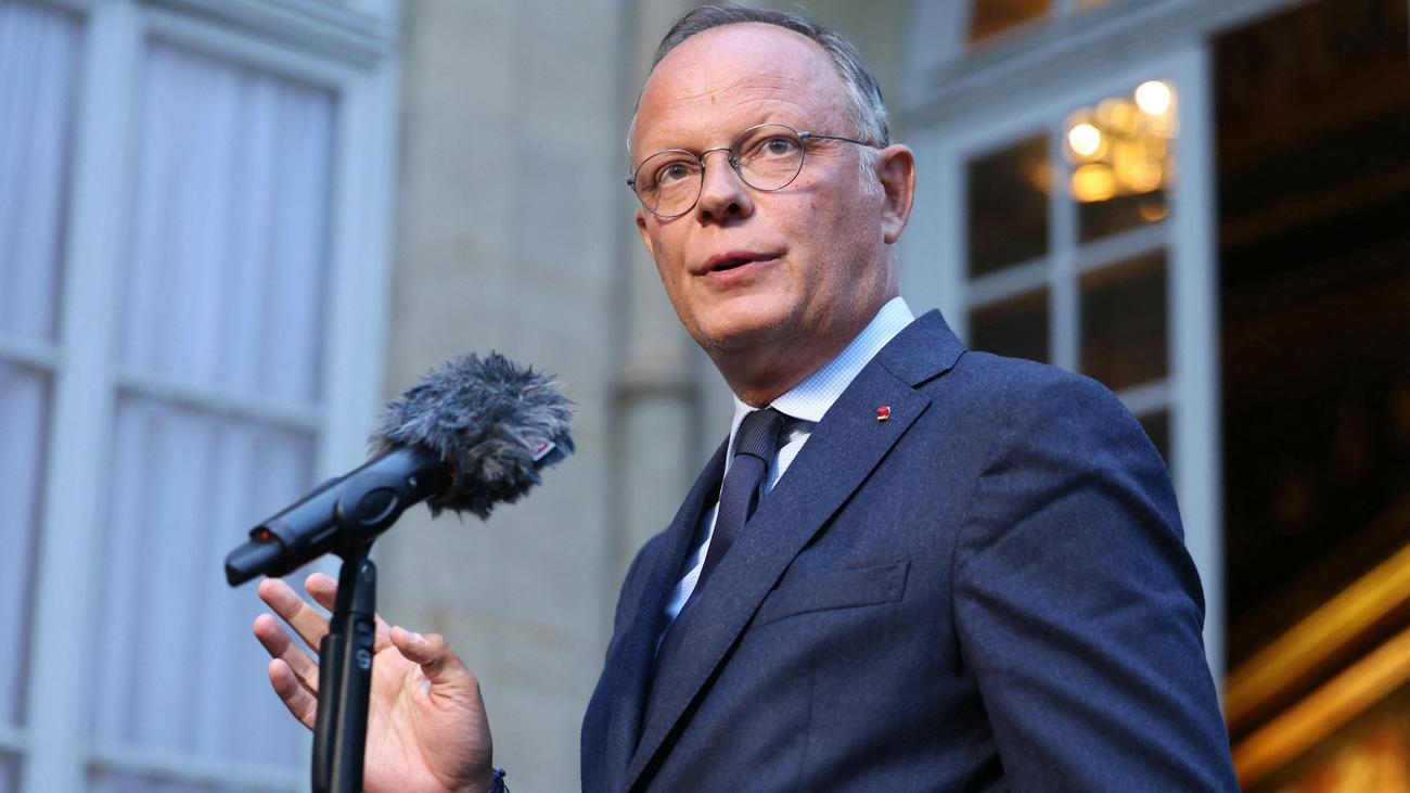 Regierungskrise in Frankreich: Französischer Ex-Premier fordert vorgezogene Präsidentschaftswahl