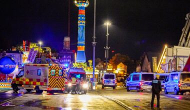 Viele Polizisten verletzt: Zeugen zu Schlägerei auf Wasen gesucht
