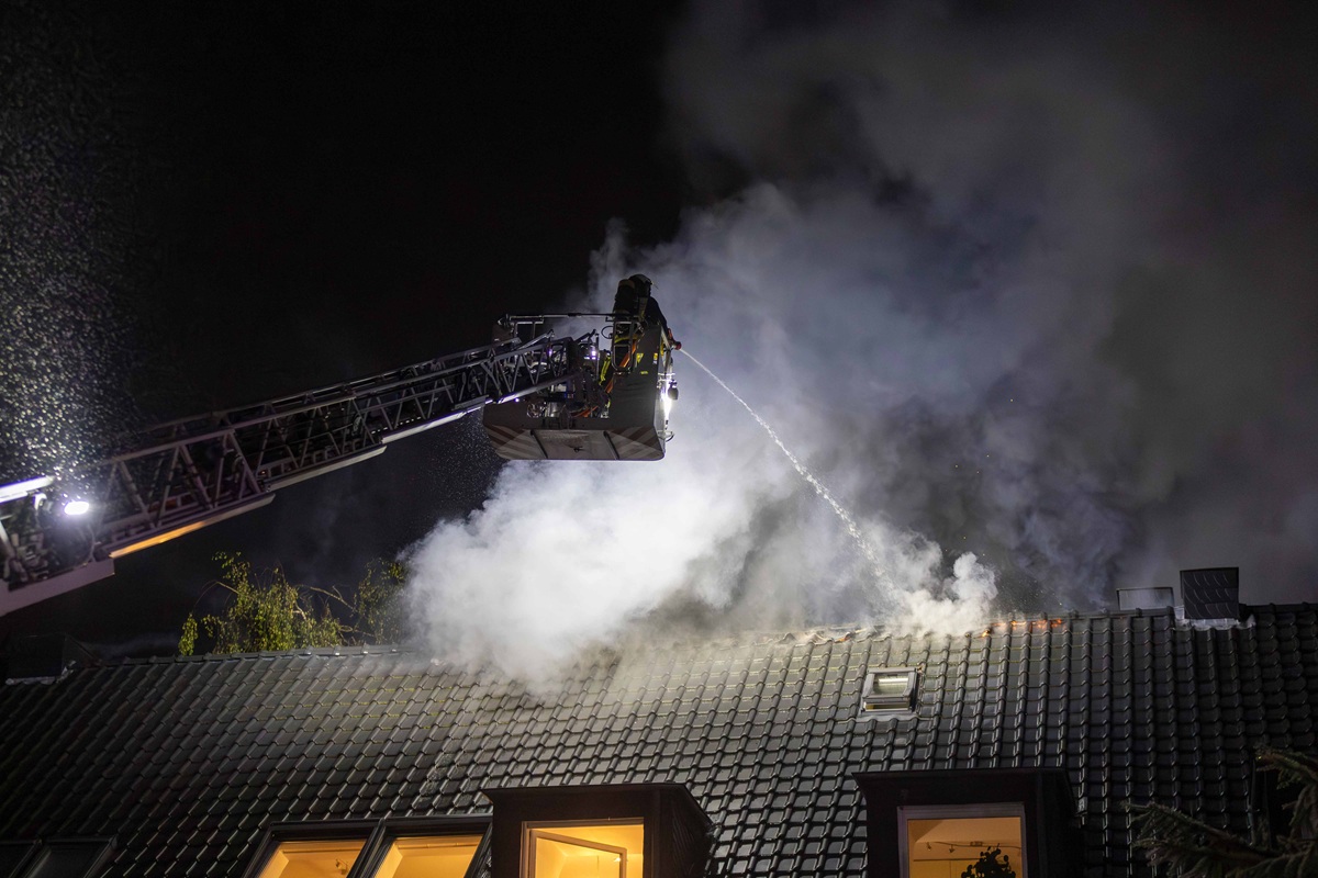 Feuer überrascht Bochum! Großeinsatz nach dramatischem Notruf