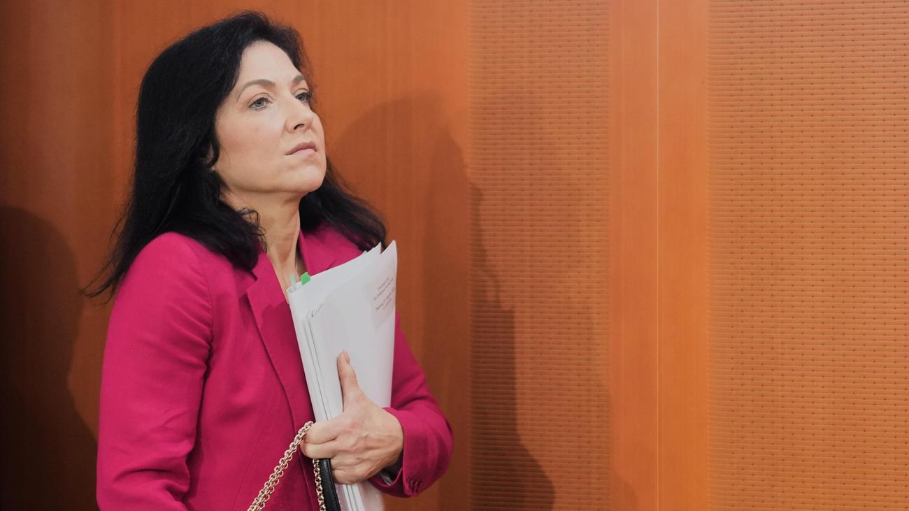 Herbstprognose: Bundesregierung korrigiert Prognose über Wirtschaftswachstum nach oben