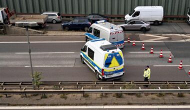 Vollsperrung: Polizei auf der Berliner Stadtautobahn auf Spurensuche