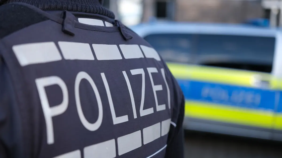 Polizeieinsatz in Tübingen: Blaue Brücke und Zugverkehr in Richtung Stuttgart gesperrt