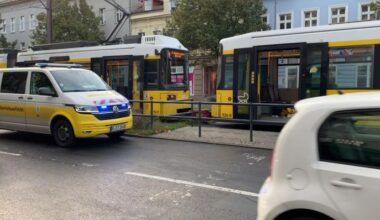 Ein Jugendlicher wurde bei einem Unfall mit einer Straßenbahn am 10.10.2025 in Weißensee schwer verletzt. (Quelle: rbb)