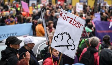 Demonstration des Bündnis #unkürzbar. Protestiert wird gegen geplante Kürzungen im sozialen und kulturellen Bereich. (Quelle: dpa/Britta Pedersen)