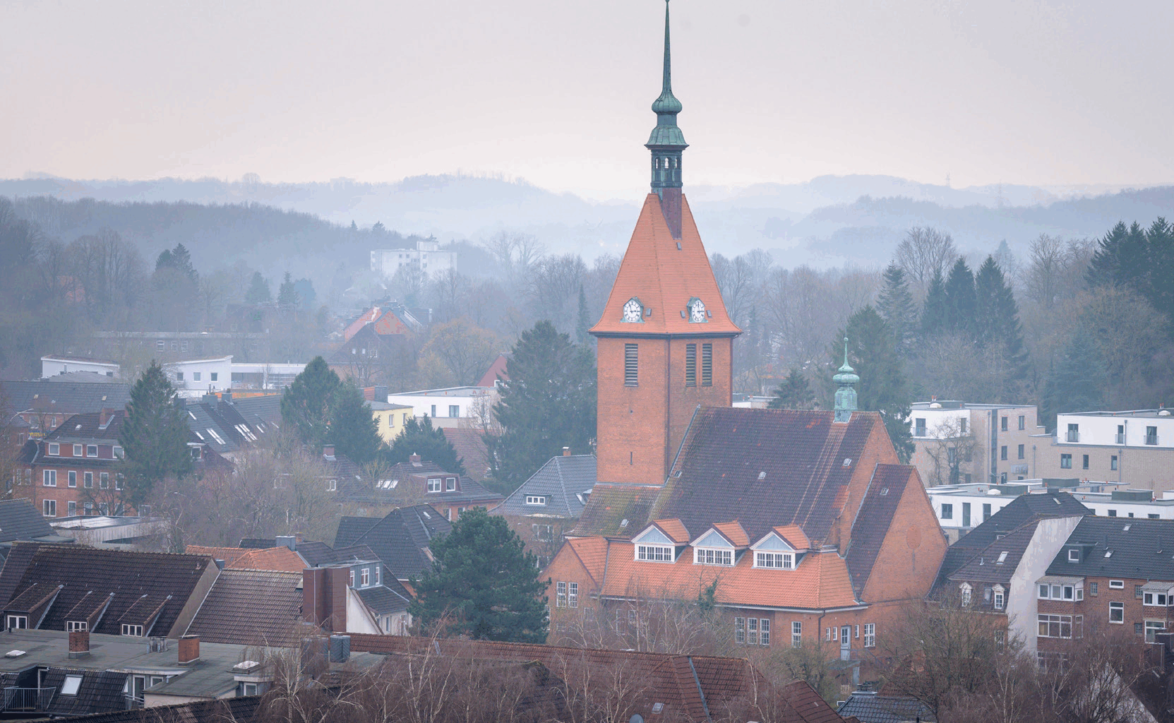 Die Bewerber für das Oberbürgermeisteramt diskutieren am 26. Oktober in der Michaeliskirche mit Bürgerinnen und Bürgern über kommunalpolitische Themen und beantworten Fragen zur Wahl in Kiel.