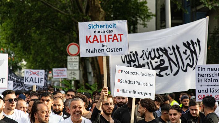Archivbild:Islamistische Gruppen protestieren in Solidarität mit Gaza vor der Ägyptischen Botschaft in Berlin am 05.07.2025.(Quelle:picture alliance/ZumaPress/M.Kuenne)