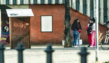 Symbolbild: Prostituierte stehen an der Kurfürstenstraße in Berlin Schöneberg. (Quelle: imago images/Kremming)