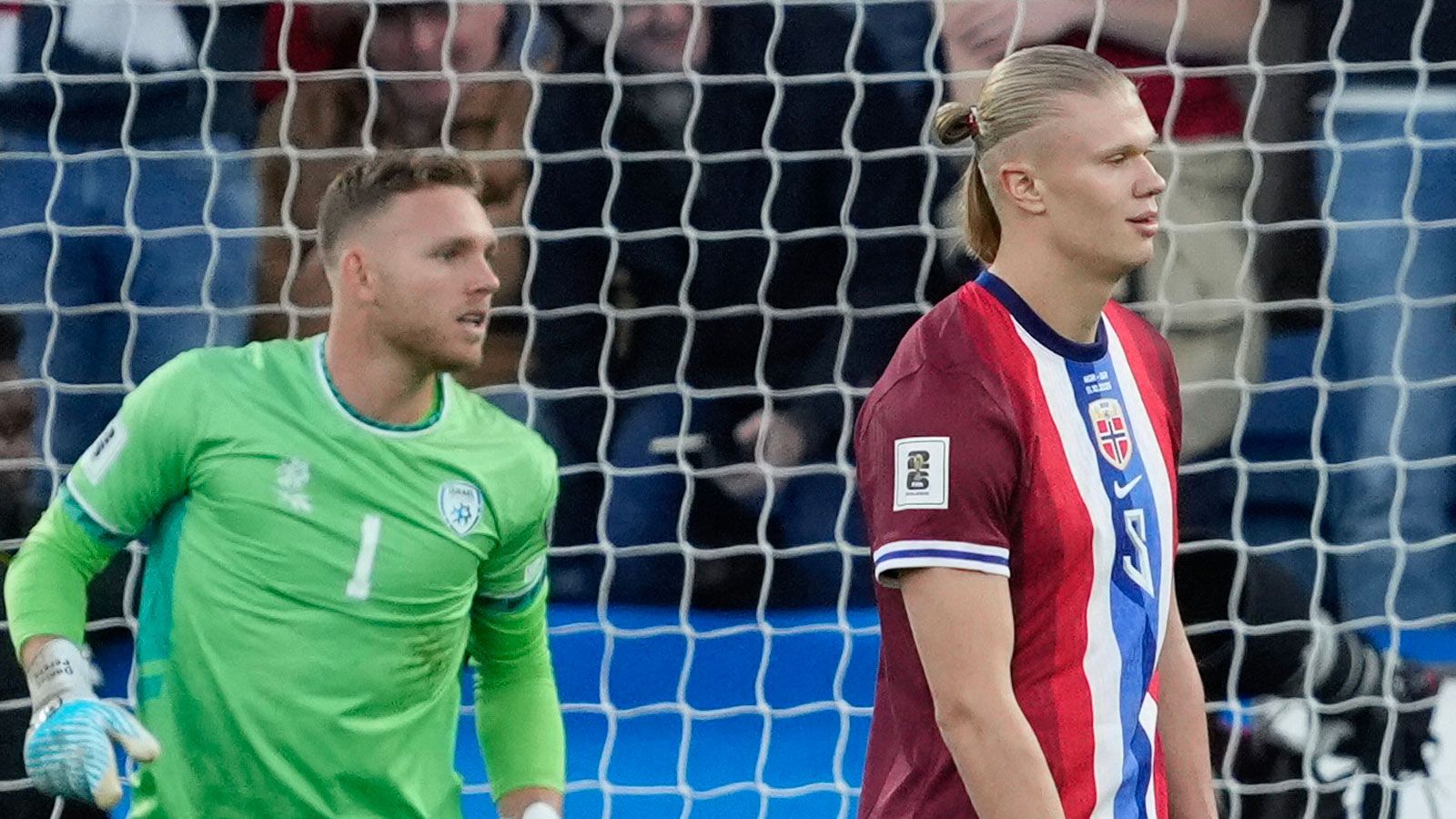 Zwei Elfmeter verschossen! Torhüter des FC Bayern München bringt Erling Haaland zur Verzweiflung - norwegische Fans sorgen für Eklat