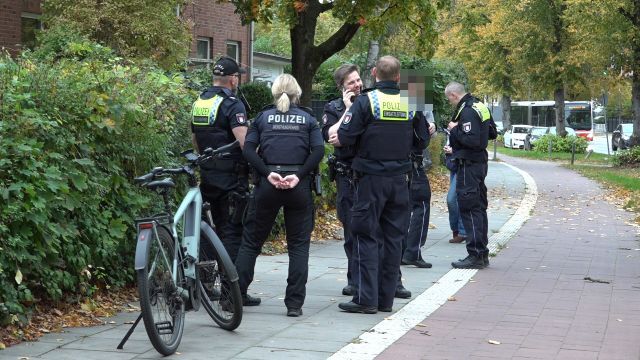 Polizisten im Einsatz in Niendorf