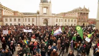 Demo gegen Rechts und für die "Brandmauer" in Potsdam, Brandenburg. (Quelle: rbb)